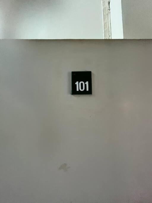 Room101 In Wanna Apartment Pattaja Kültér fotó